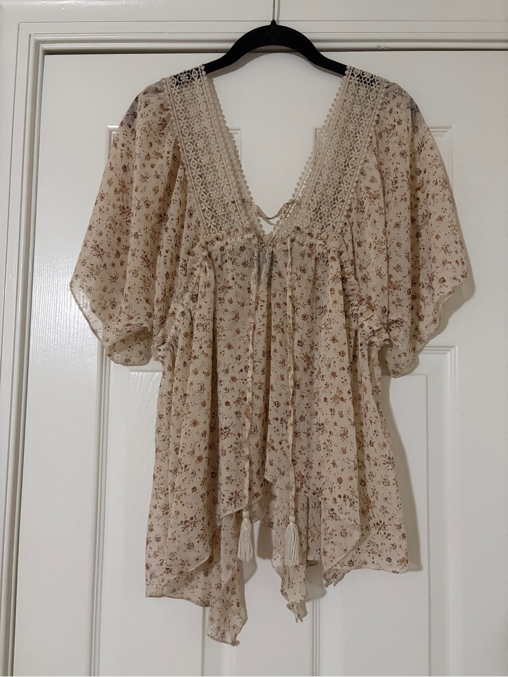 Daytrip Cream Floral Lace-Trim Peasant Blouse